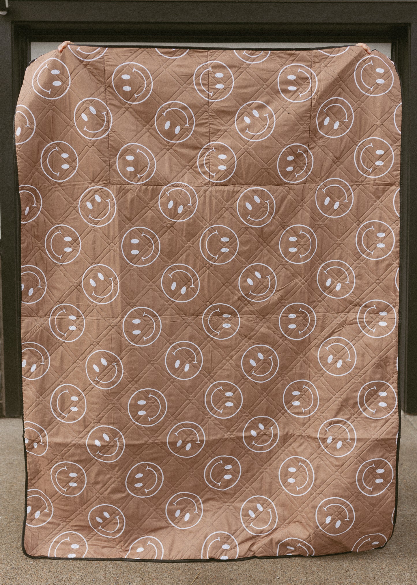 Outdoor Blanket || Smiley