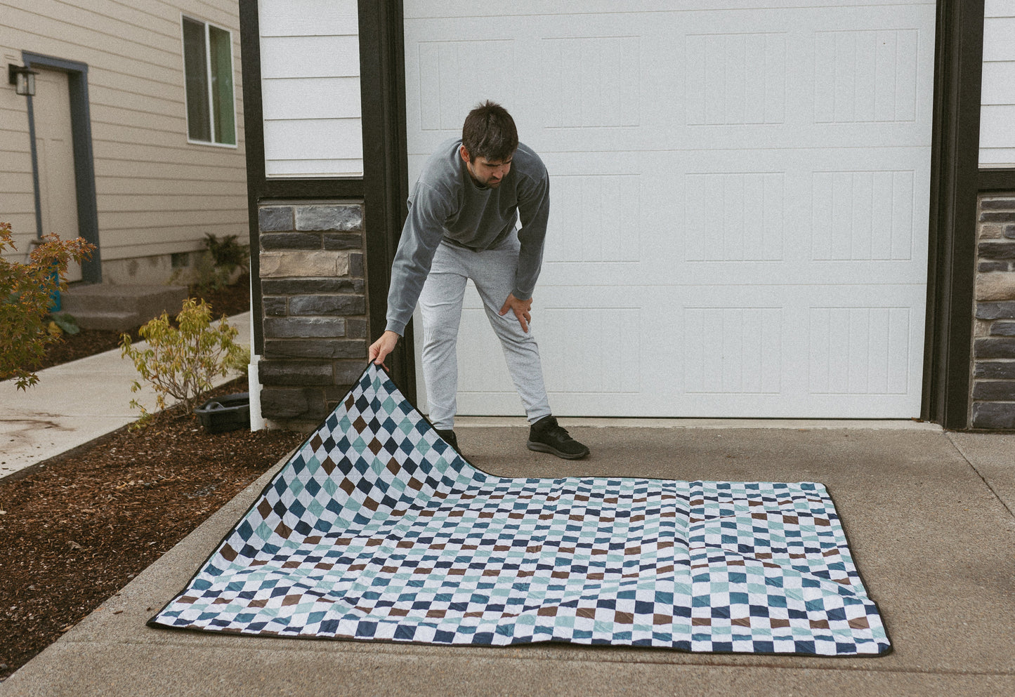 Outdoor Blanket || Blue/Brown Checkered